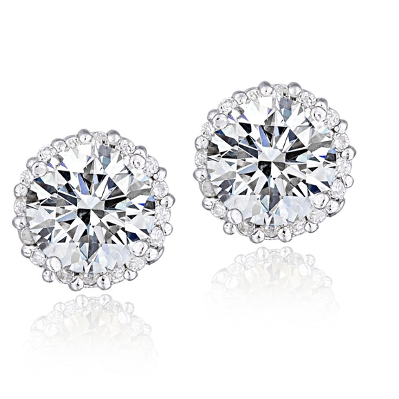 Jewelry - 🎀Stunning Platinum 2 Carat Halo Earrings🎀