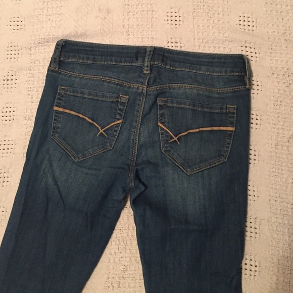 Bullhead denim skinnies size three - Picture 3 of 3