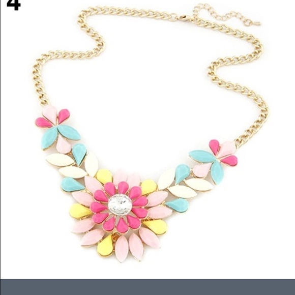 Statement necklace multi color