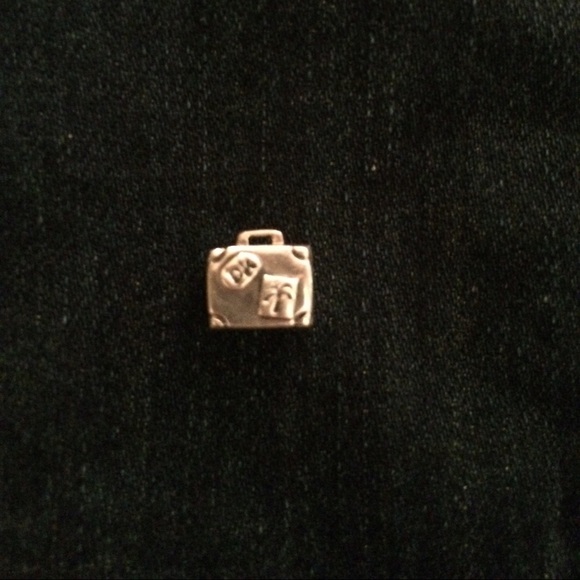 Pandora Suitcase