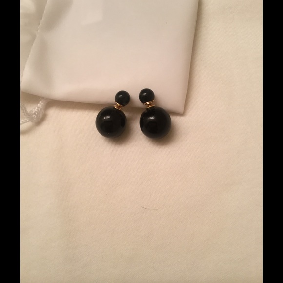 Black pearl earrings