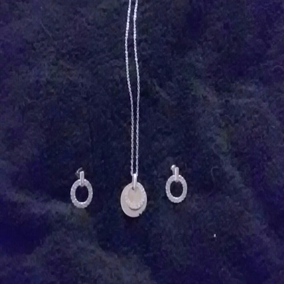 Necklace and earring set