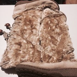 Nine West furry boots W7