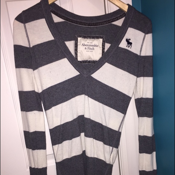Abercrombie and Fitch gray and white sweater