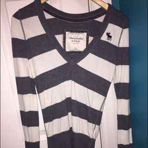 Abercrombie and Fitch gray and white sweater