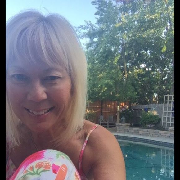 Meet your Posher, Debbie - Picture 1 of 1