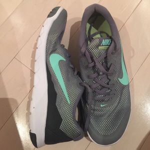 Nike Flex Experience Run 4