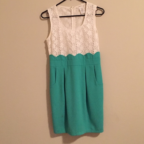 Blue-green and white detailed dress - Picture 1 of 4