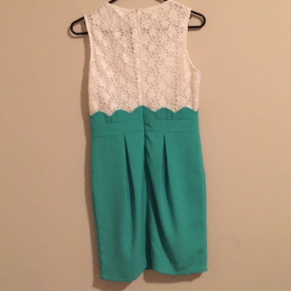 Blue-green and white detailed dress - Picture 4 of 4