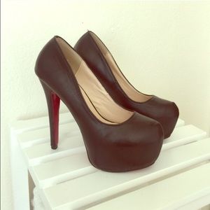 ‼️FINAL SALE‼️Black leather pumps
