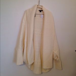 Bundle: cardigan and earrings.