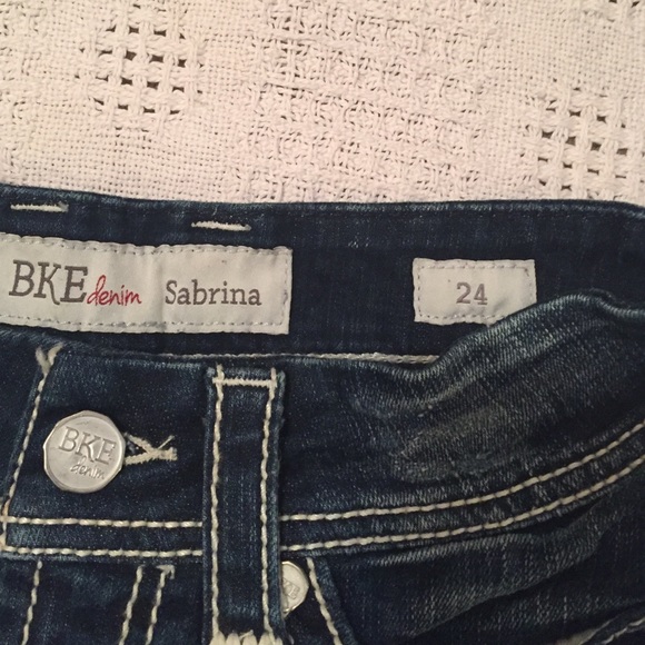 BKE Sabrina 24 Short - Picture 4 of 4