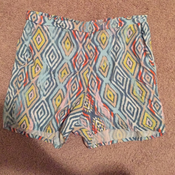 Patterned shorts - Picture 1 of 2