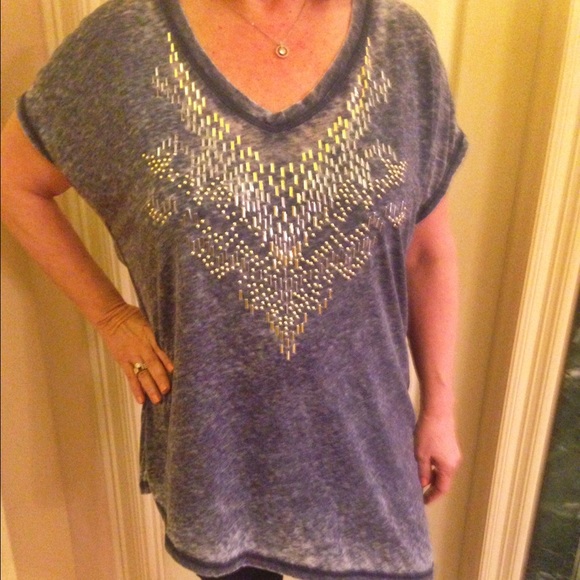 Seven7 gray tunic top with appliqué design - Picture 2 of 2