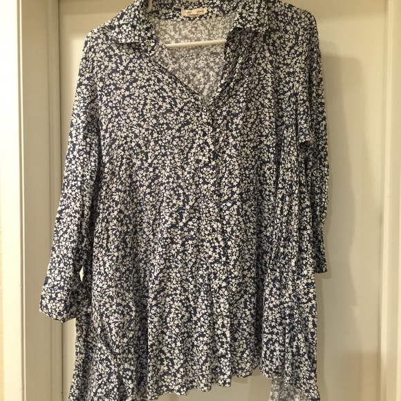 Cotton button down flows shirt.