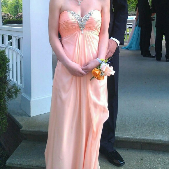 La Femme Dresses & Skirts - Size 4 lafemme Prom dress