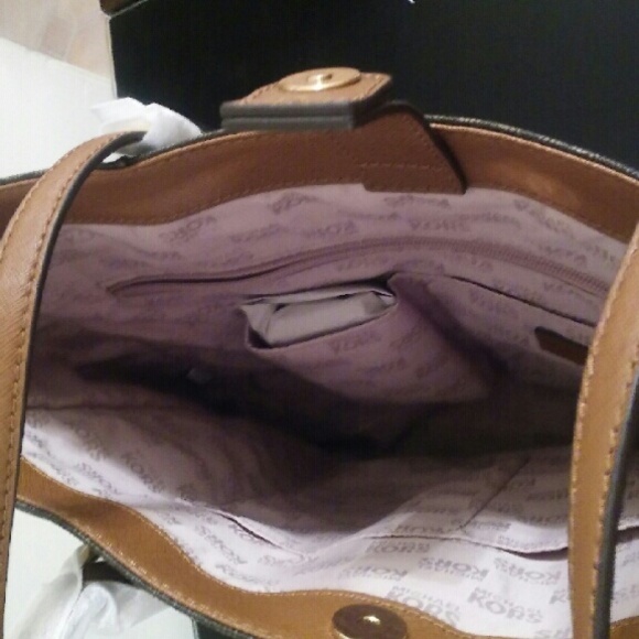 Authentic micheal kors tote bag - Picture 3 of 3