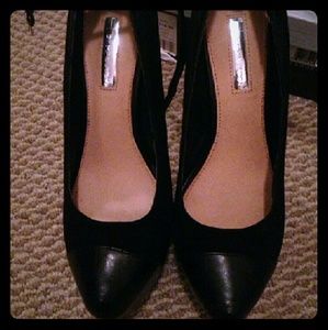 Halston Platform Pumps