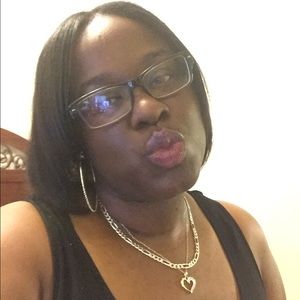 Meet your Posher, Shana