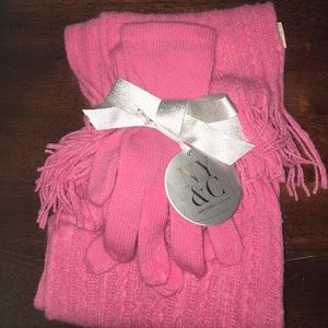 Set - Scarf and Gloves