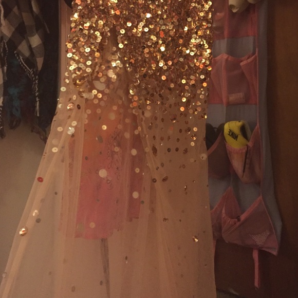 Breathtaking gold sequin dress, from Sherri Hill - Picture 4 of 4