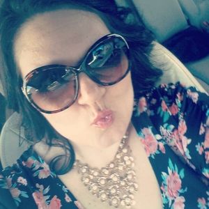 Meet your Posher, Pam