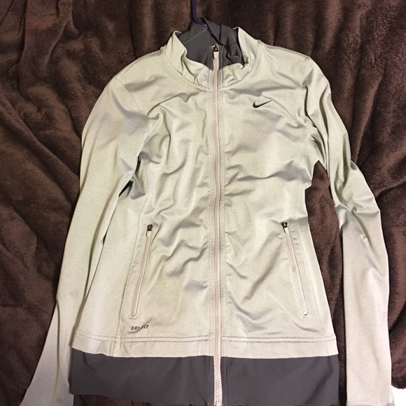 LIKE NEW NIKE WORKOUT JACKET