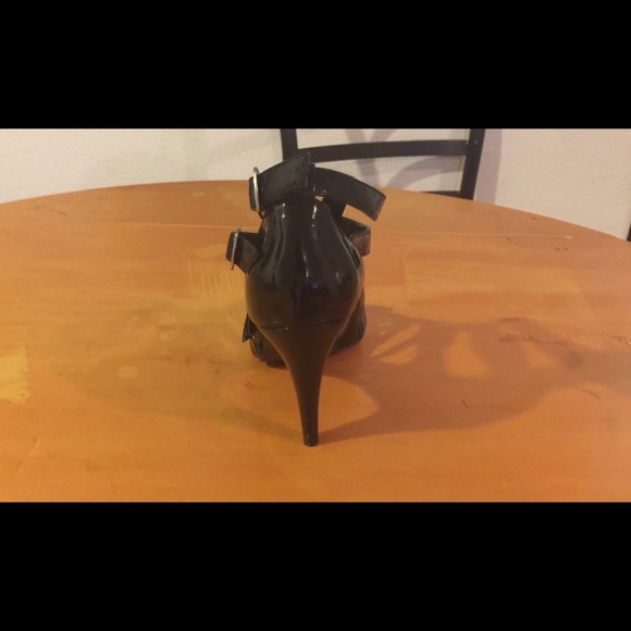 Nicole Black Heels - Picture 3 of 3