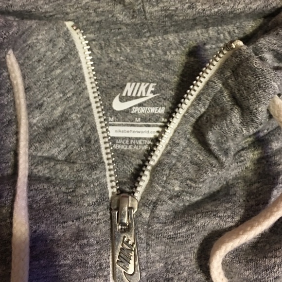 CUTEST Nike sweatshirt, literally! - Picture 2 of 4