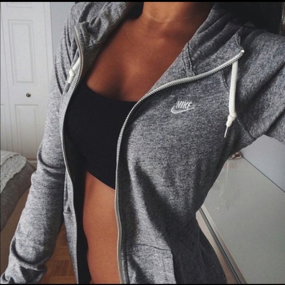 CUTEST Nike sweatshirt, literally! - Picture 4 of 4