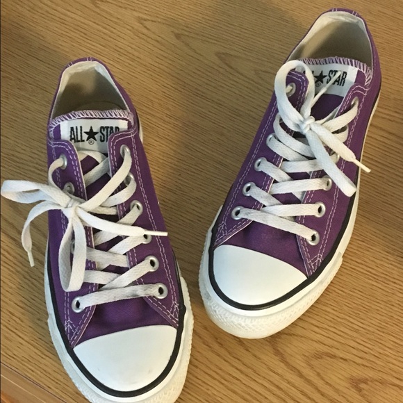 Converse sneakers size women's size 8