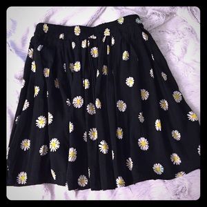 Brandy Melville daisy skirt
