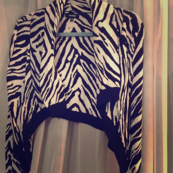 Cropped long sleeve knit sweater - Picture 1 of 2