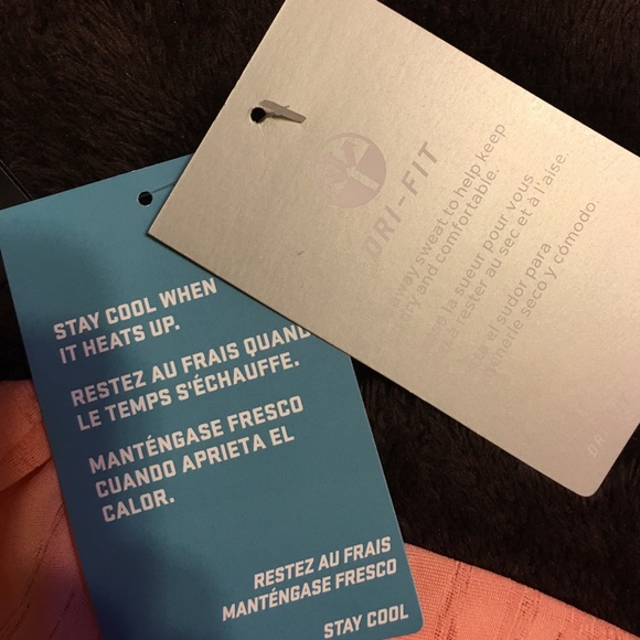 Extremely cute workout NIKE top! - Picture 2 of 4