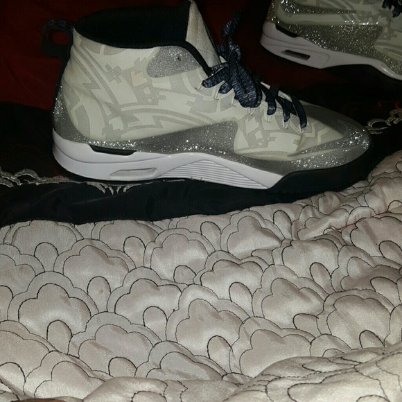 Glitter Nike special edition 8.5 men 10.5 women - Picture 3 of 4