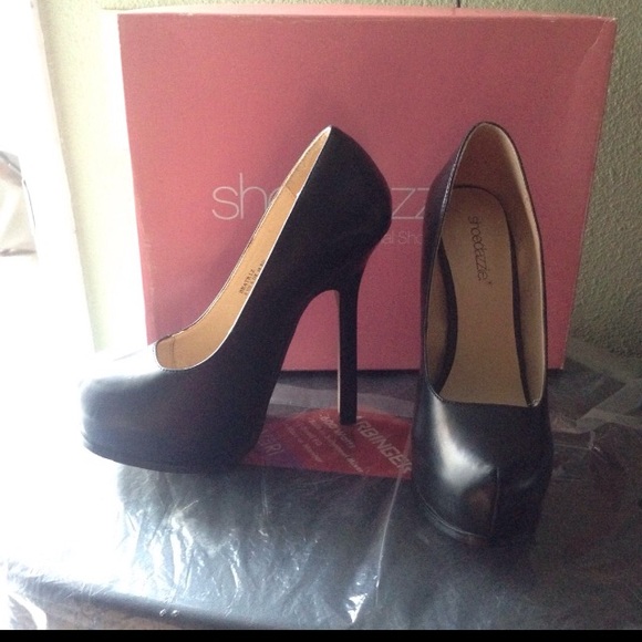 Shoedazzle black high heels