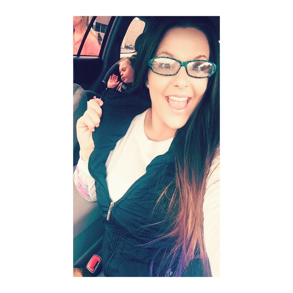 Meet your Posher, Briana - Picture 1 of 1