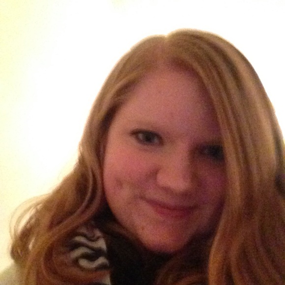 Meet your Posher, Cassie - Picture 3 of 3