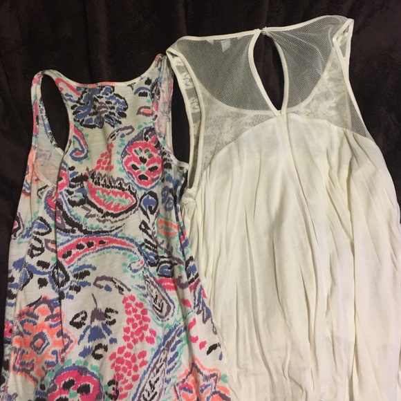 2 AMERICAN EAGLE TOPS - Picture 4 of 4