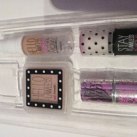 Benefit "the flawless four"