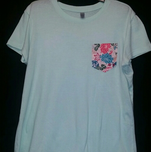 Pocket t-shirt.