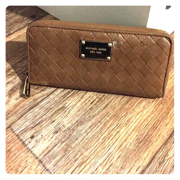 Reserved 💯Authentic Michael Kors® wallet