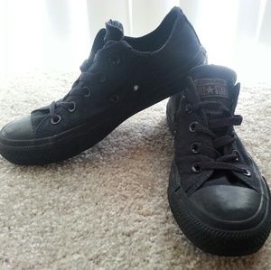 Black converse, mens size 4 womens size 6