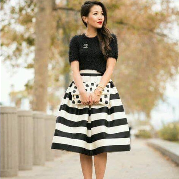 🎉Final price✨Black and White Knee length skirt 👗
