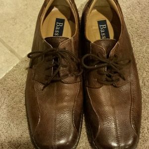 Mens Bass leather shoes