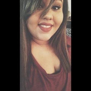 Meet your Posher, Adelena