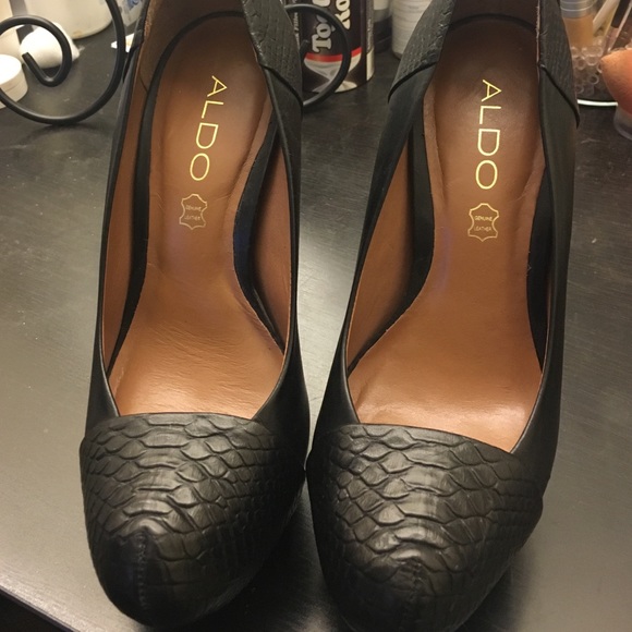 Black leather and snakeskin Aldo heels.