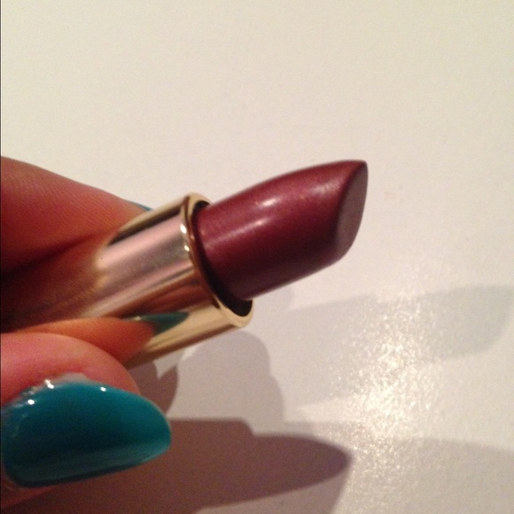 Hot kiss Estée Lauder lipstick