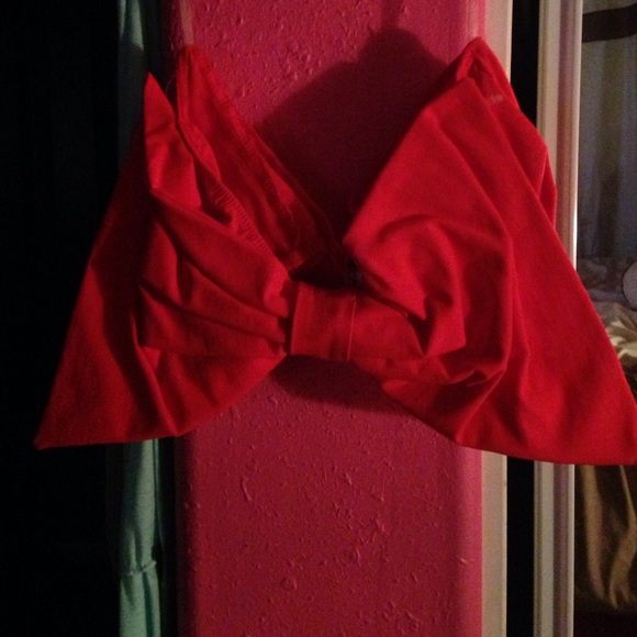 Cute red bow crop top never worn