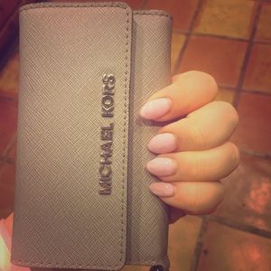Michael Kors iPhone 5/5S Wristlet Wallet Case
